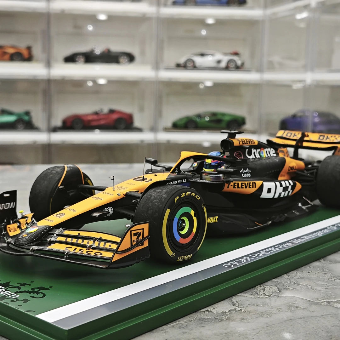 1:18 McLaren 2024 MCL38 #81 Hungarian GP Oscar Piastri F1 model car by Spark - view 3