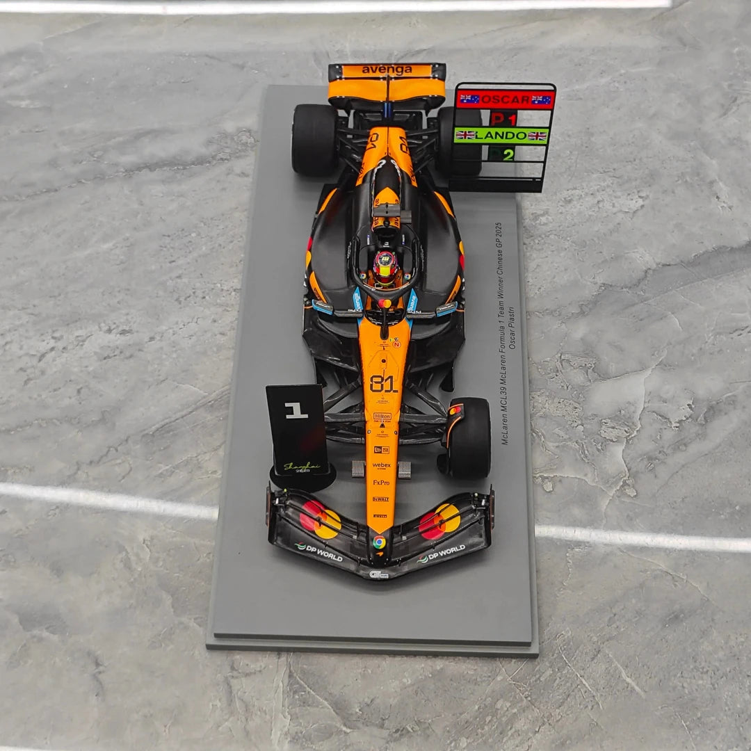 1:18 McLaren 2025 MCL39 #81 Chinese GP Oscar Piastri F1 model car by Spark - view 2