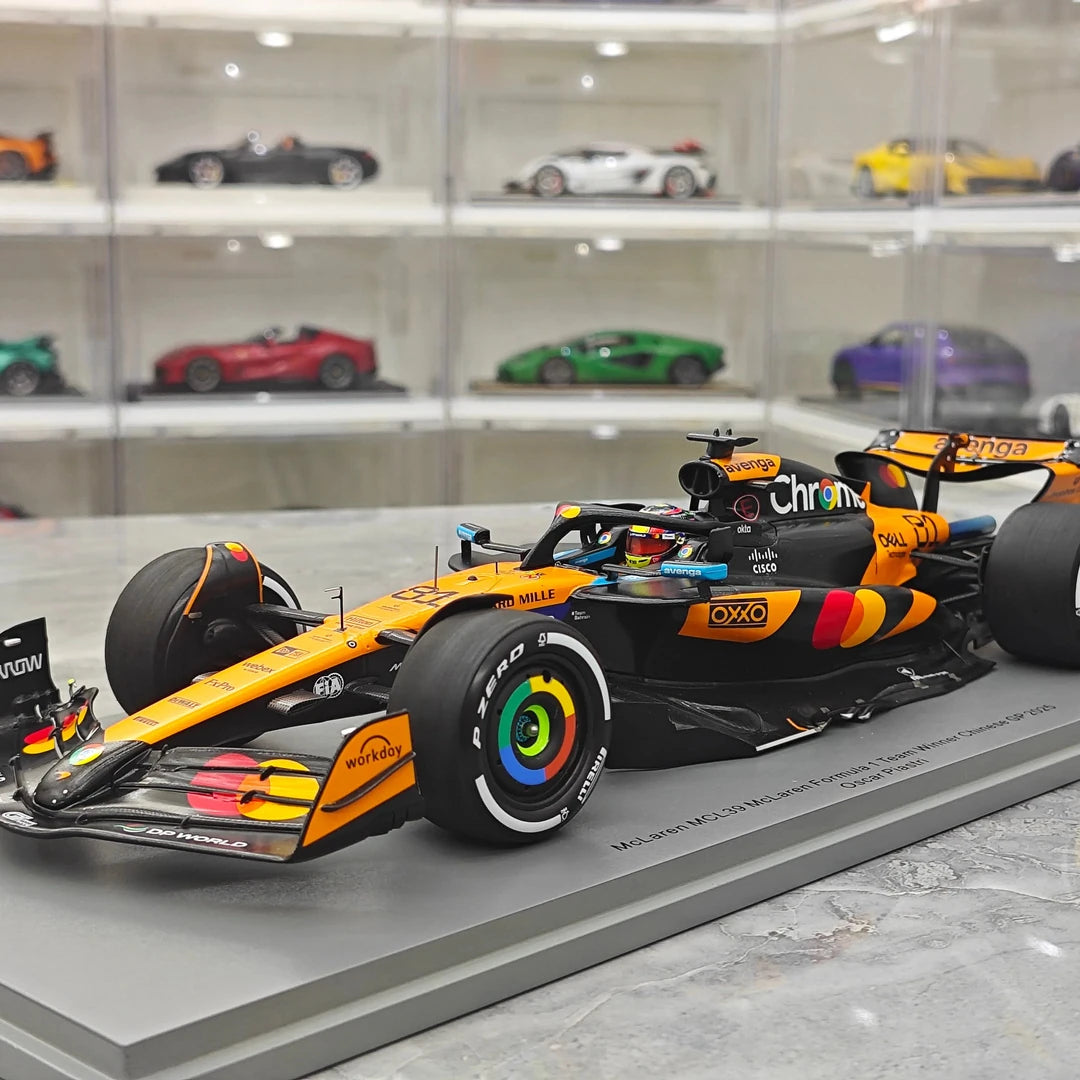 1:18 McLaren 2025 MCL39 #81 Chinese GP Oscar Piastri F1 model car by Spark - view 3