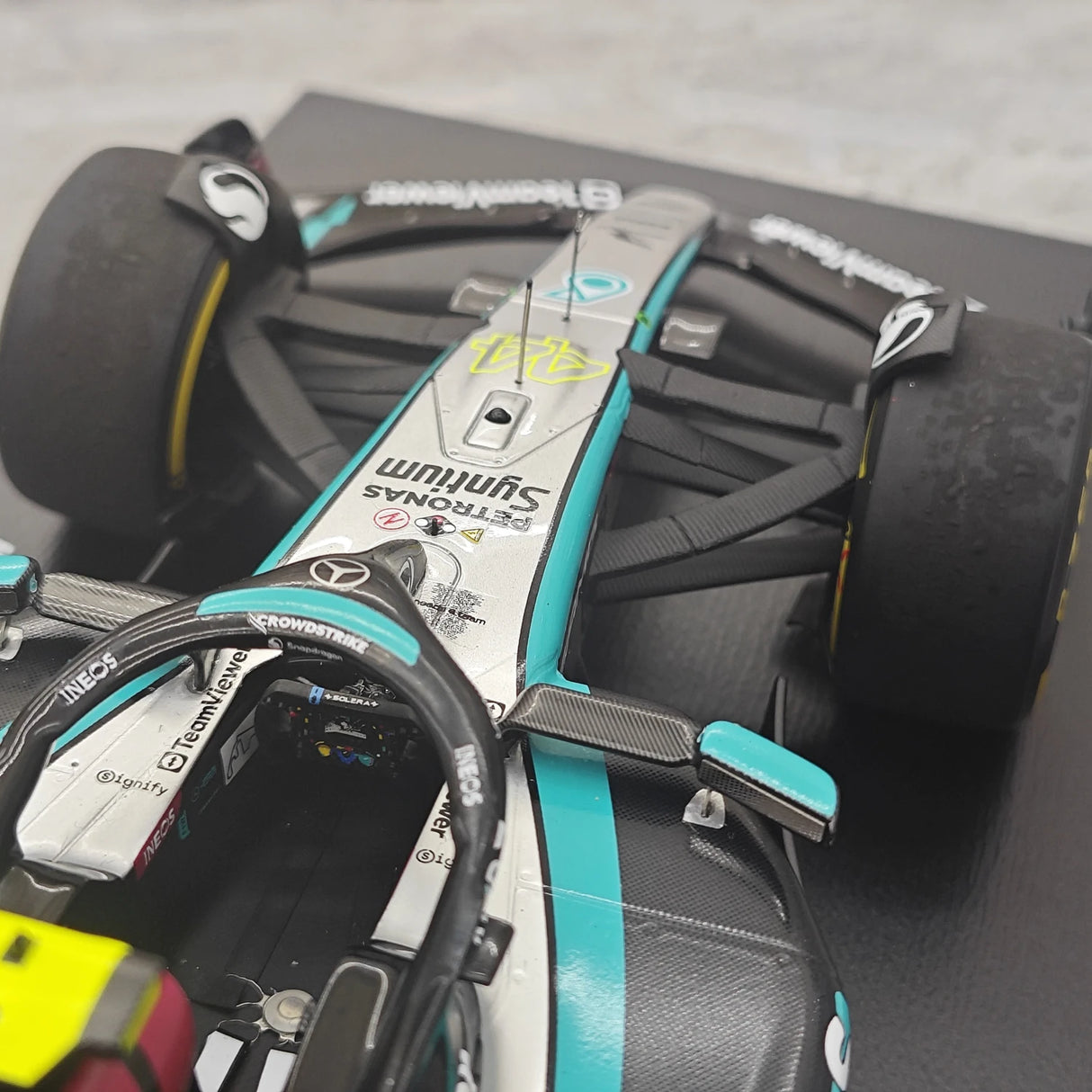 1:18 Mercedes–AMG 2024 F1 W15 E Performance #44 Abu Dhabi GP Lewis Hamilton F1 Resin-Modellauto von Spark – siehe 13