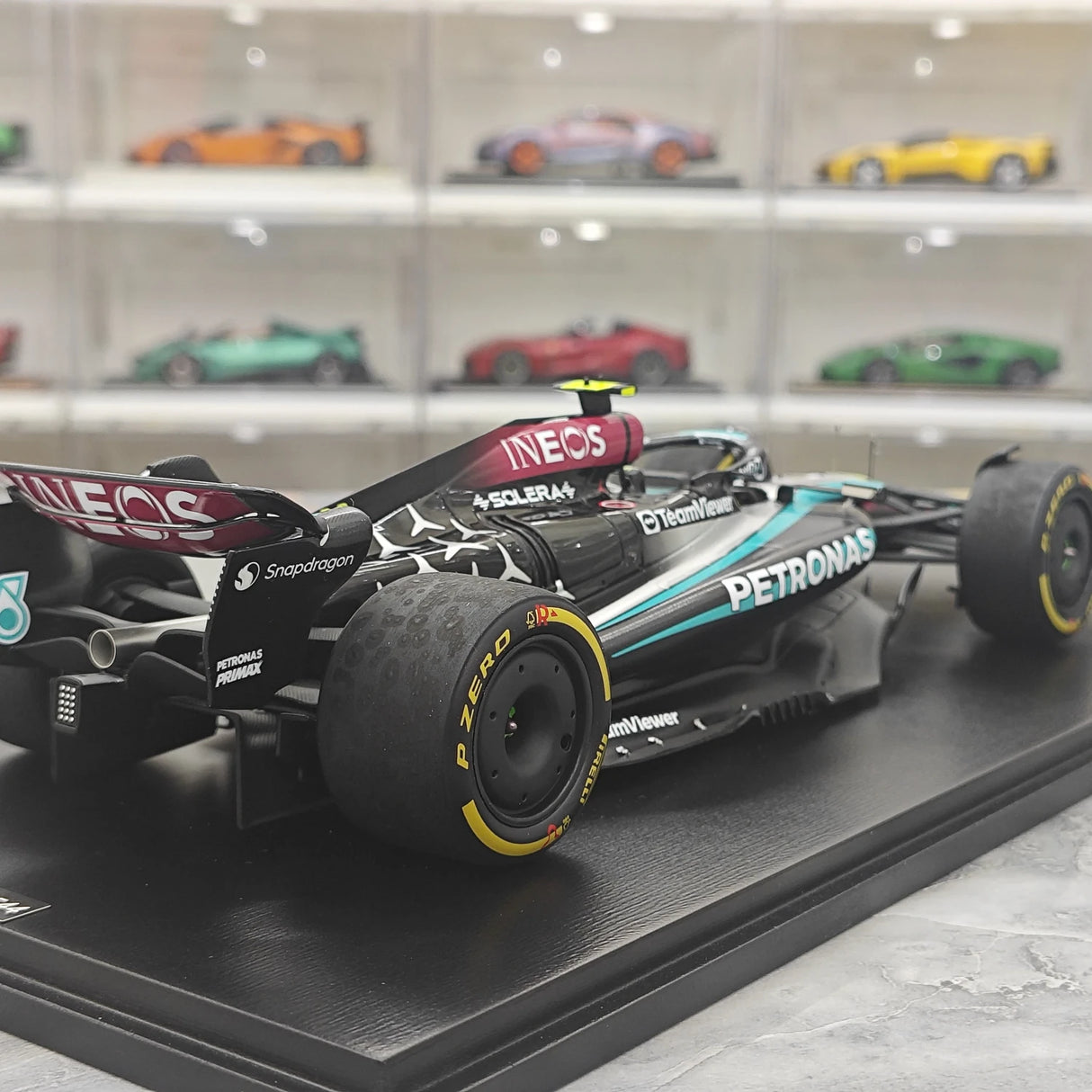 1:18 Mercedes-AMG 2024 F1 W15 E Performance #44 Abu Dhabi GP Lewis Hamilton F1 Resin-Modellauto von Spark - Ansicht 8