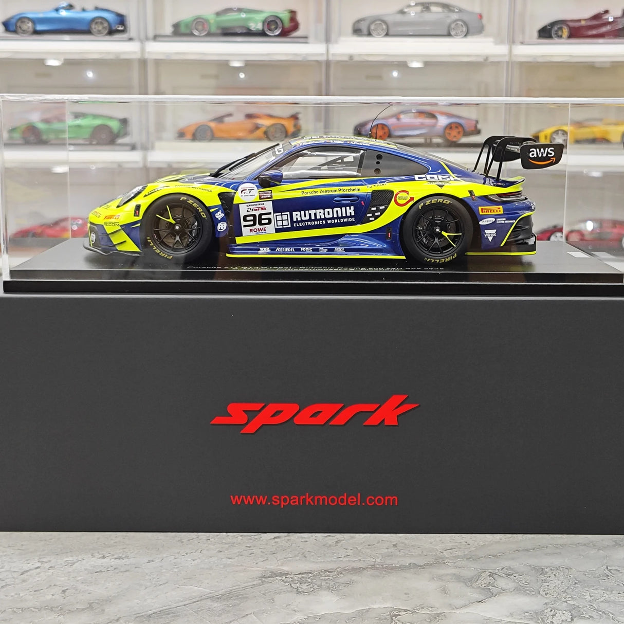 1:18 Porsche 2025 911 992 GT3 R #96 موديل سيارة سبا 24 ساعة من إنتاج Spark - عرض 14