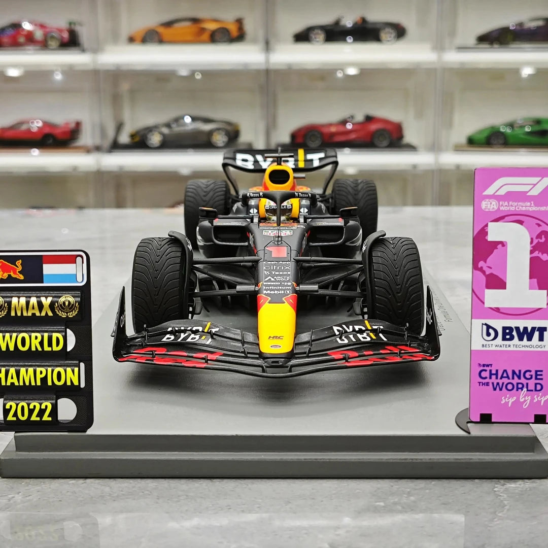 1:18 Red Bull 2022 RB18 #1 japanischer GP Max Verstappen F1 Harzmodellauto von Spark – siehe 1