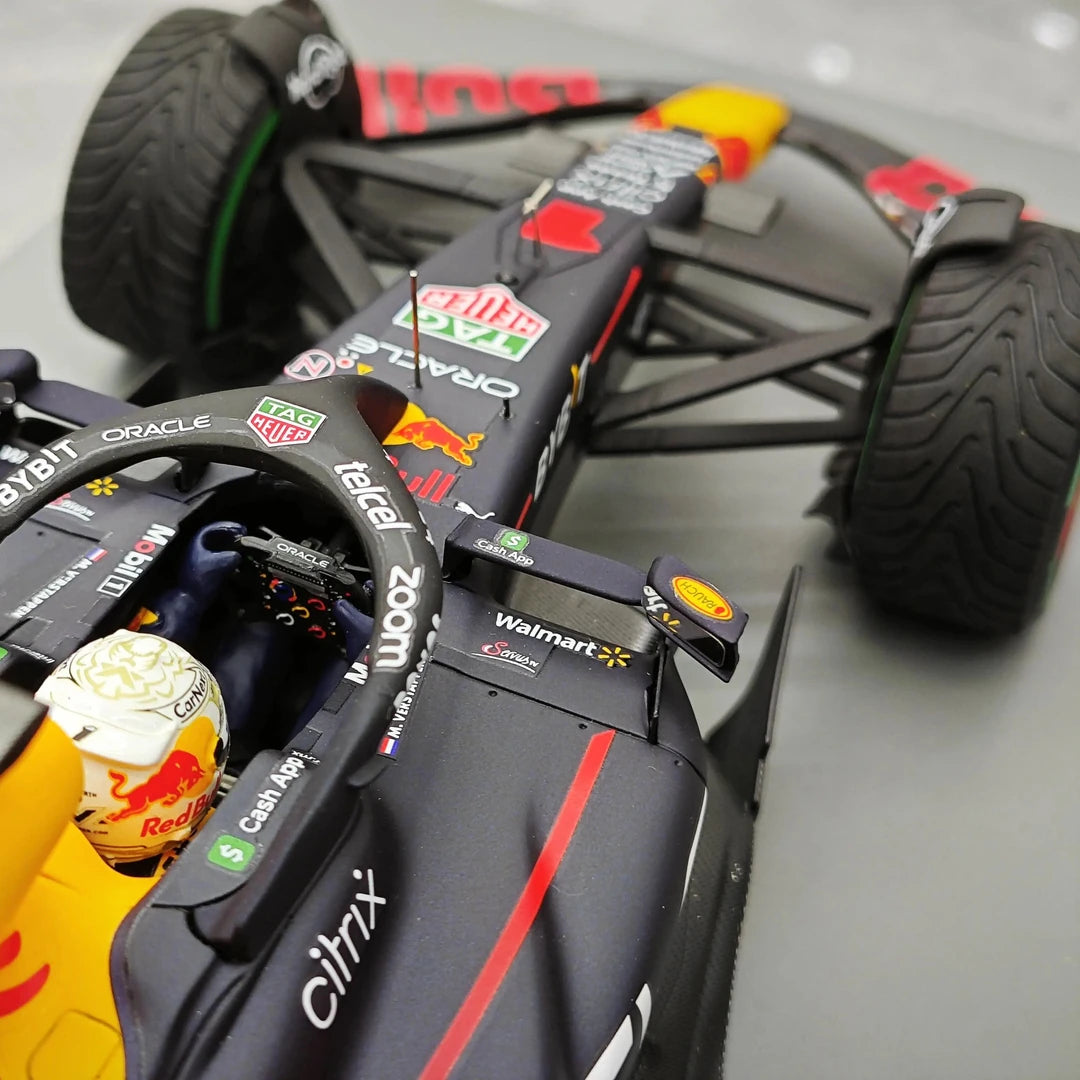 1:18 Red Bull 2022 RB18 #1 japanischer GP Max Verstappen F1 Harzmodellauto von Spark – Ansicht 13