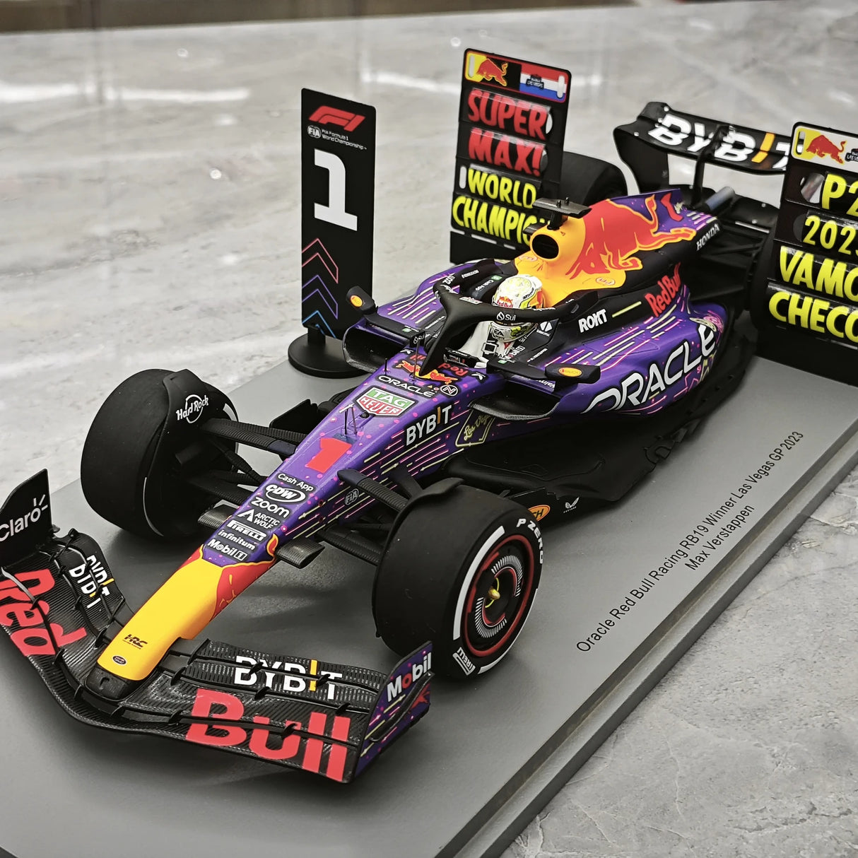 1:18 Red Bull 2023 RB19 #1 Las Vegas GP Max Verstappen F1 Resin-Modell von Spark – siehe 4