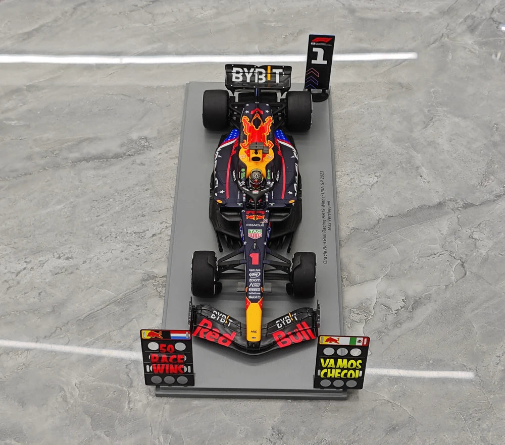 1:18 Rot Bull 2023 RB19 #1 United States GP Austin Modellauto by Spark - view 2