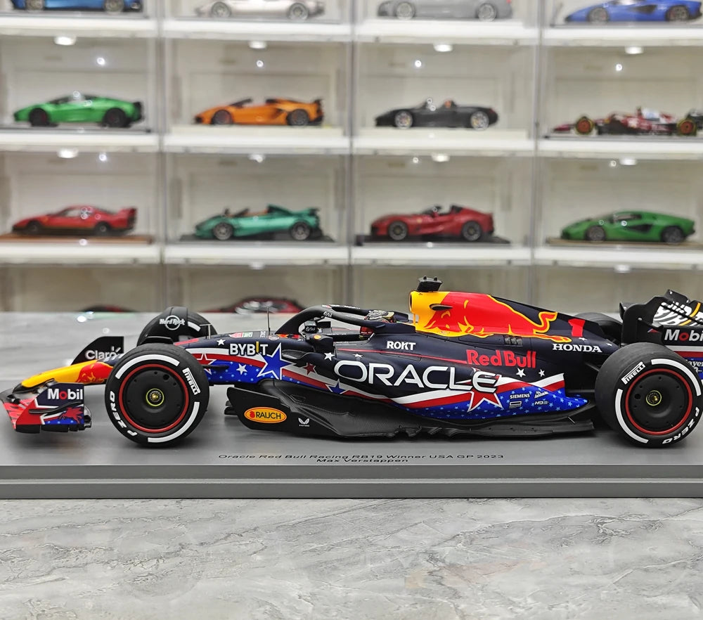 1:18 Rot Bull 2023 RB19 #1 United States GP Austin Modellauto by Spark - view 5