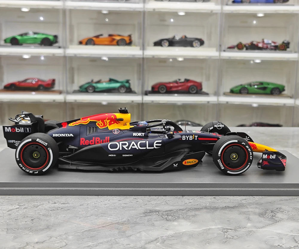 1:18 Rot Bull 2024 RB20 #1 Las Vegas GP Modellauto by Spark - view 9