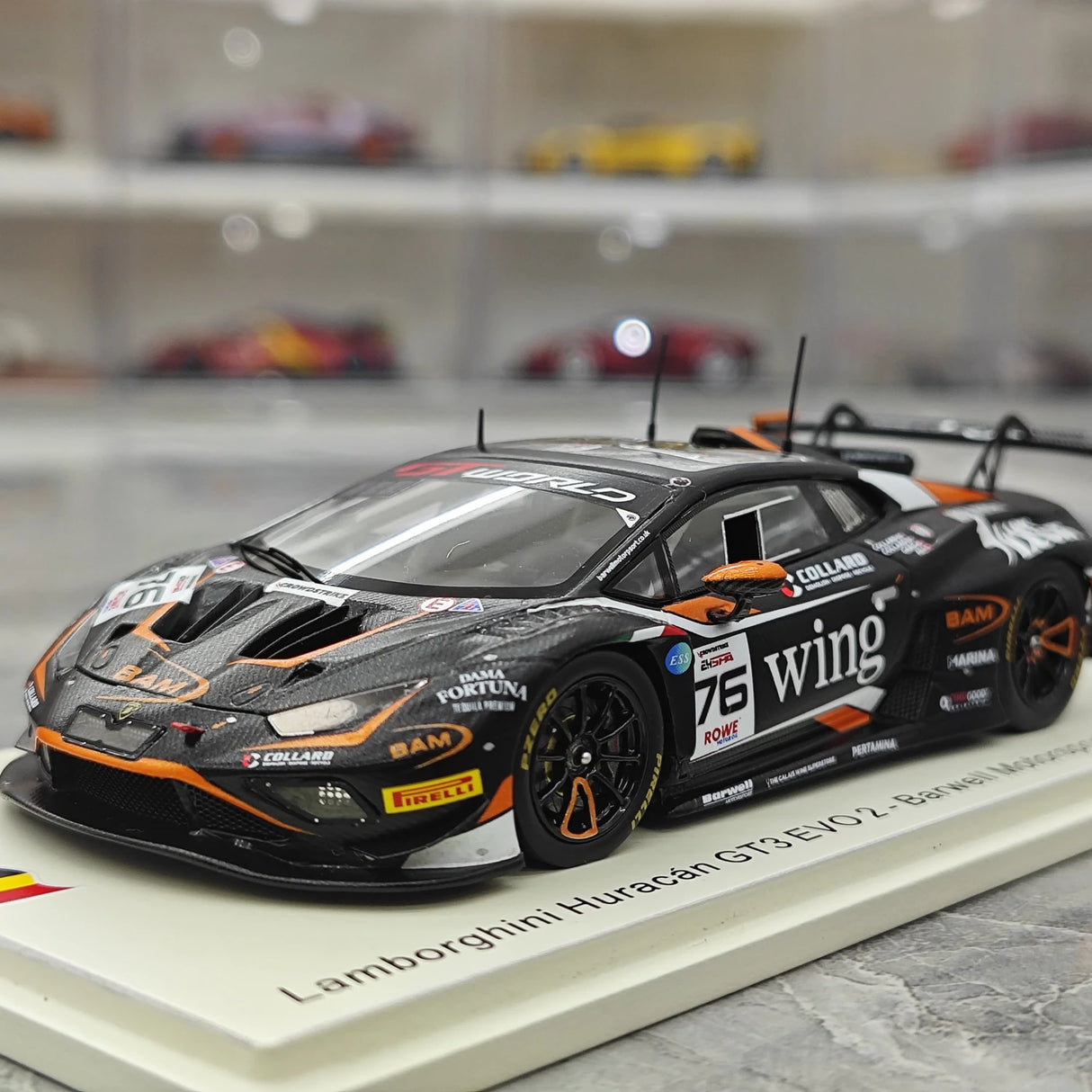 Lamborghini 2025 Spark GT3 EVO 2 バーウェル・モータースポーツ #76 1:43樹脂コレクターモデル - 3ビュー