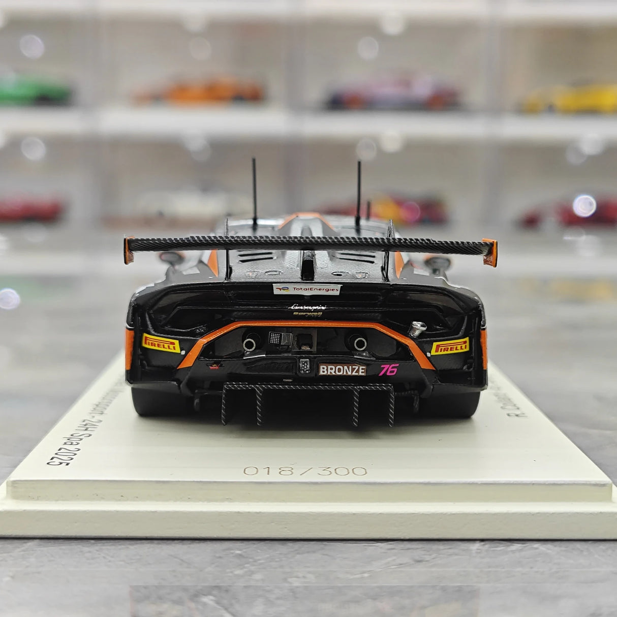 Lamborghini 2025 SparkによるウラカンGT3 EVO2 バーウェル・モータースポーツ #76 1:43レジンコレクターモデル - ビュー7