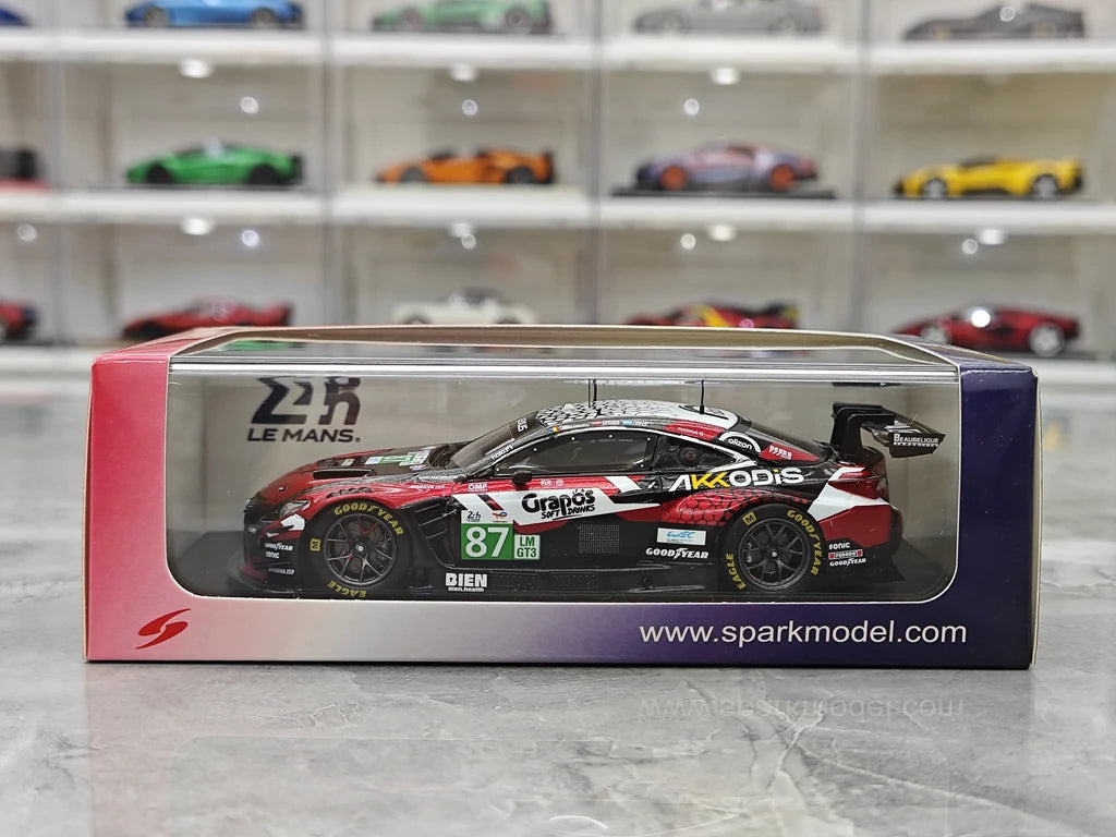 Lexus 2025 RC F LMGT3 #87 1:43 modèle de collection en résine 24h Le Mans par Spark - vue 13