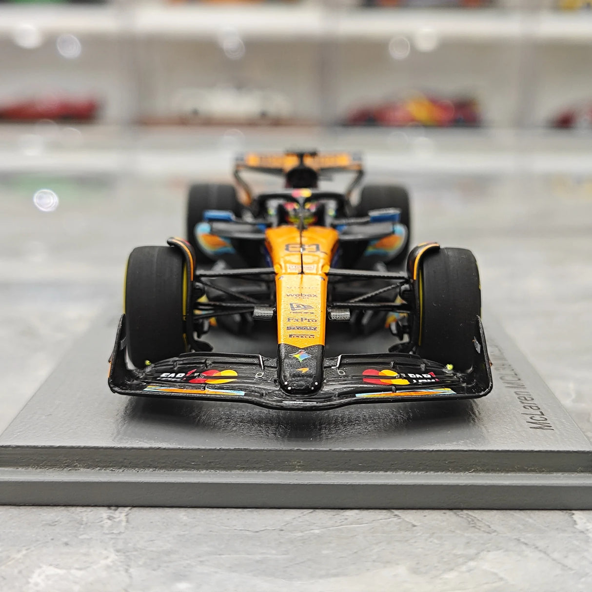 1:43 McLaren 2025 MCL39 #81 أبوظبي GP أوسكار بياستري F1 نموذج سيارة من الراتنج من Spark - عرض 1
