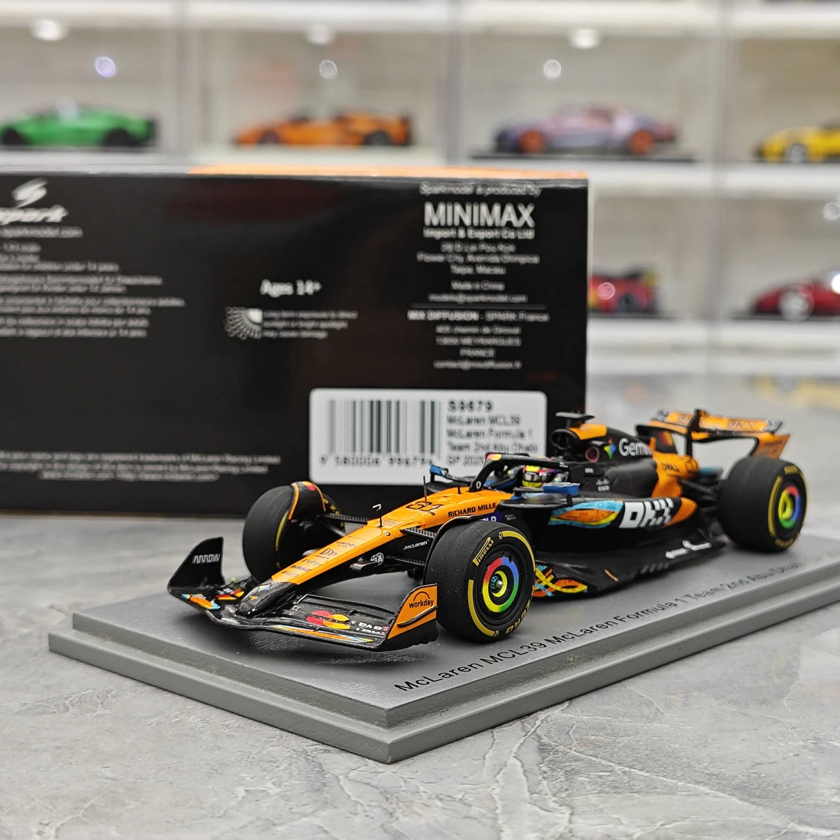 1:43 McLaren 2025 MCL39 #81 أبوظبي GP أوسكار بياستري F1 نموذج سيارة من الراتنج من إنتاج Spark - عرض 16