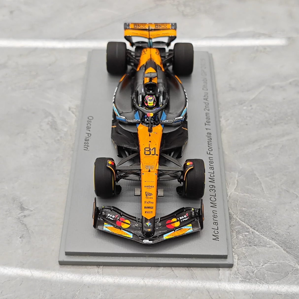 1:43 McLaren 2025 MCL39 #81 أبوظبي GP أوسكار بياستري نموذج سيارة من الراتنج F1 من إنتاج Spark - عرض 2