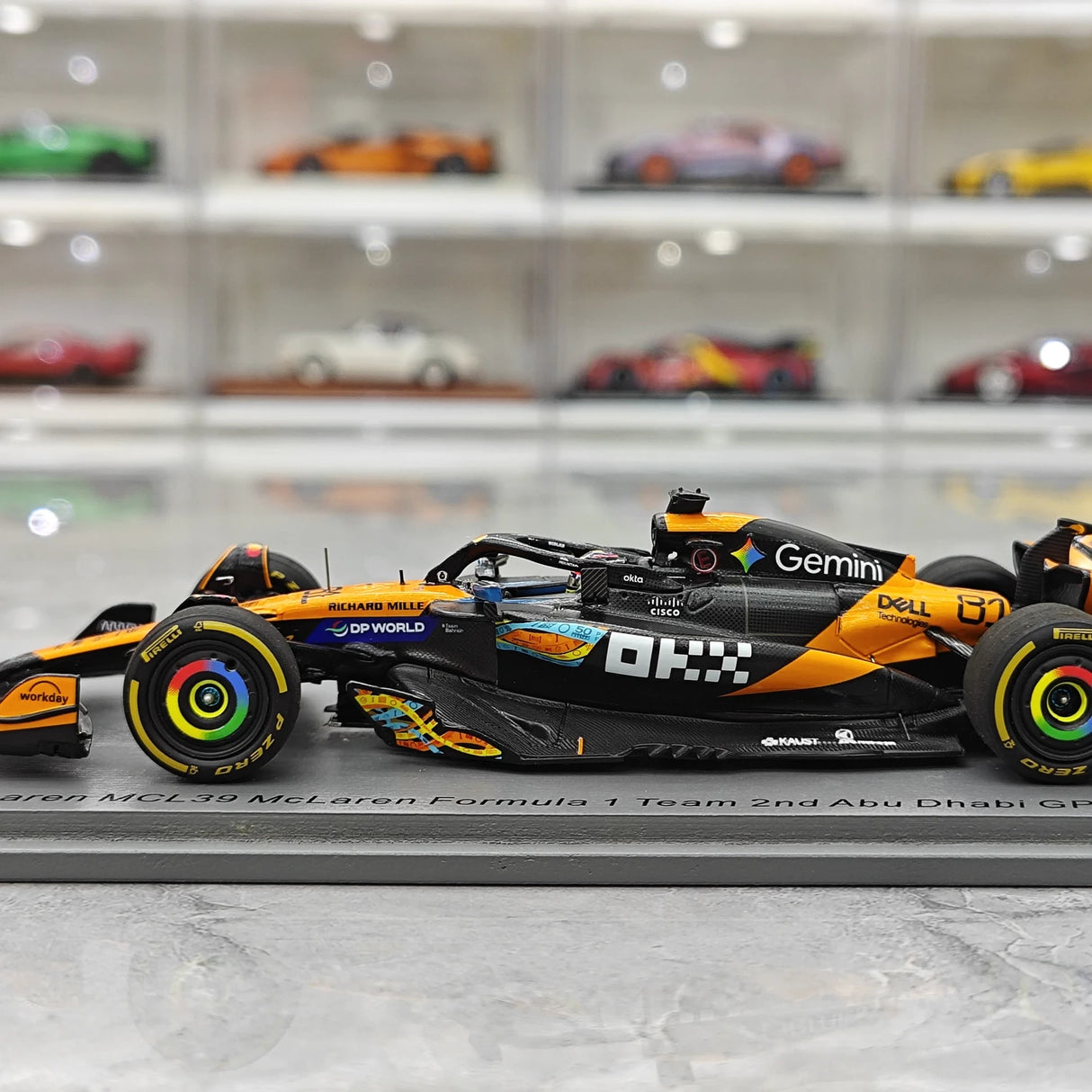 1:43 McLaren 2025 MCL39 #81 أبوظبي GP أوسكار بياستري F1 نموذج سيارة راتنج من إنتاج Spark - عرض 5