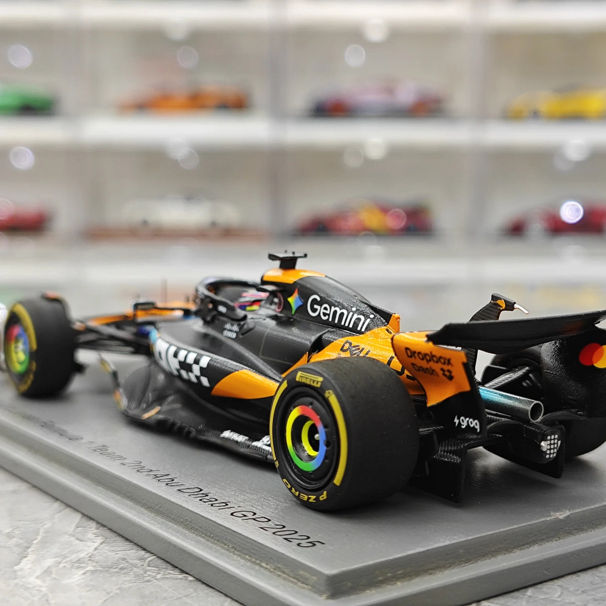 1:43 McLaren 2025 MCL39 #81 أبوظبي GP أوسكار بياستري، نموذج سيارة من الراتنج F1 من إنتاج Spark - عرض 6