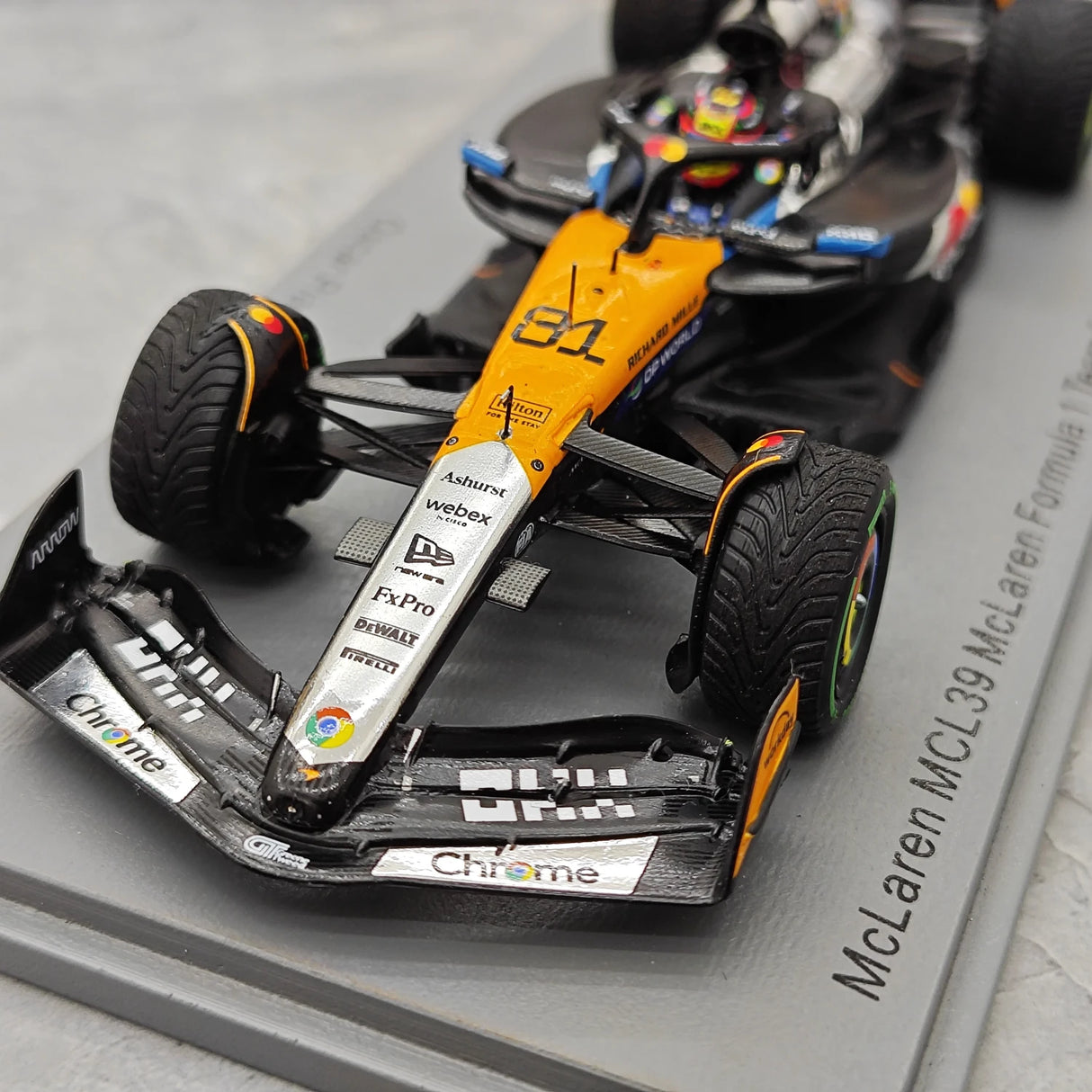 1:43 McLaren 2025 MCL39 #81 British GP Oscar Piastri F1 resinmodell av Spark - vy 11