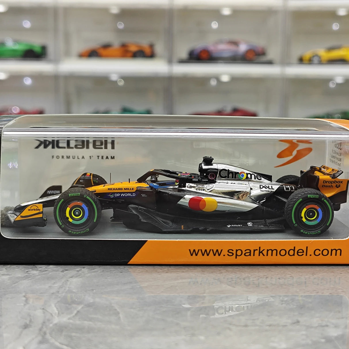 1:43 McLaren 2025 MCL39 #81 British GP Oscar Piastri F1 resinmodell av Spark - vy 15
