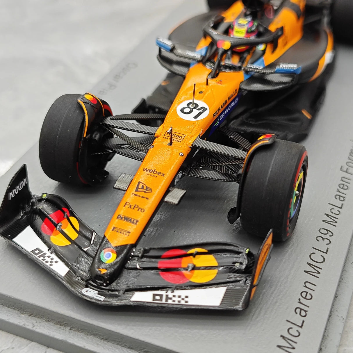 1:43 McLaren 2025 MCL39 #81 coche modelo de resina GP español Oscar Piastri F1 de Spark - ver 11