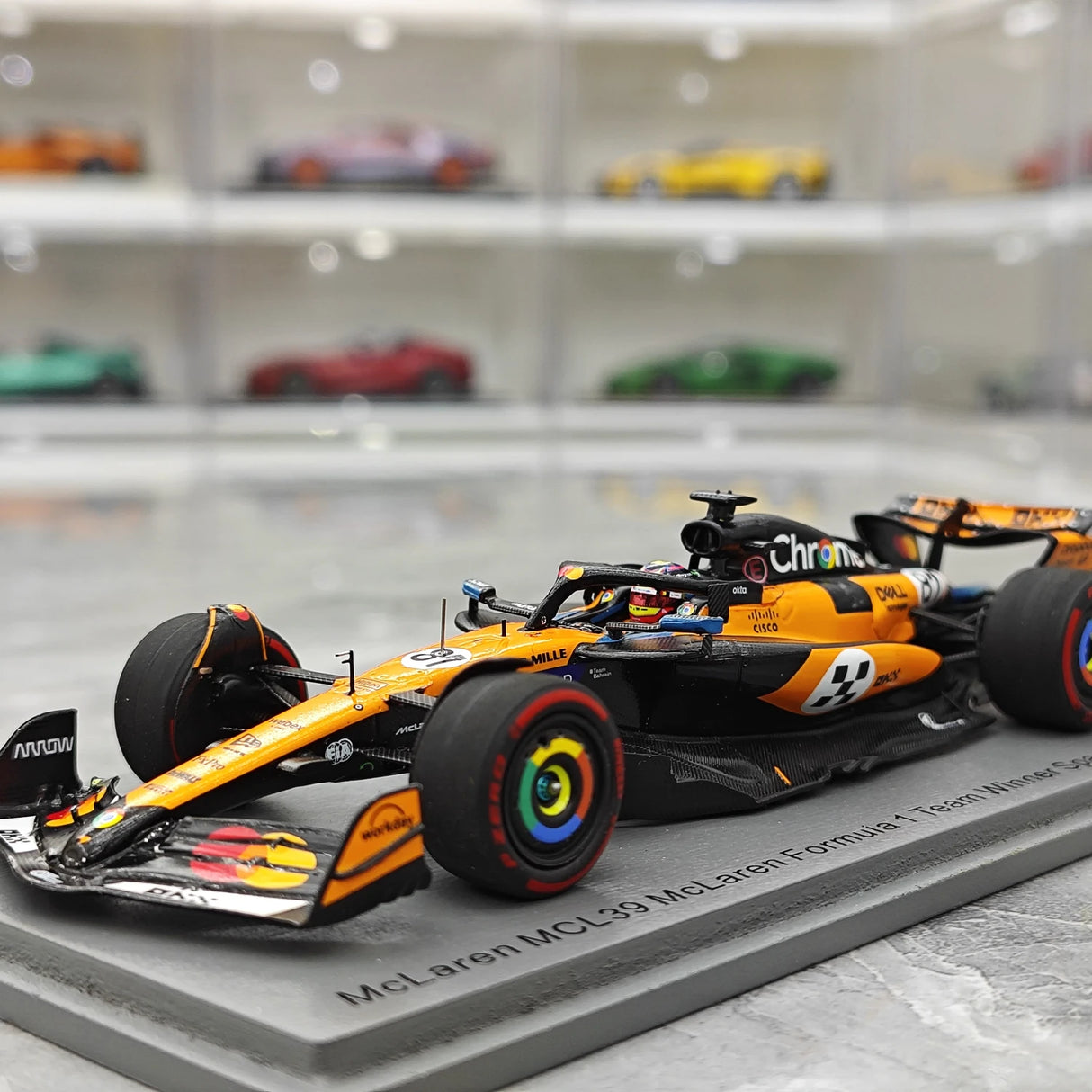 1:43 McLaren 2025 MCL39 #81 coche español GP Oscar Piastri F1 modelo de resina de Spark - ver 3