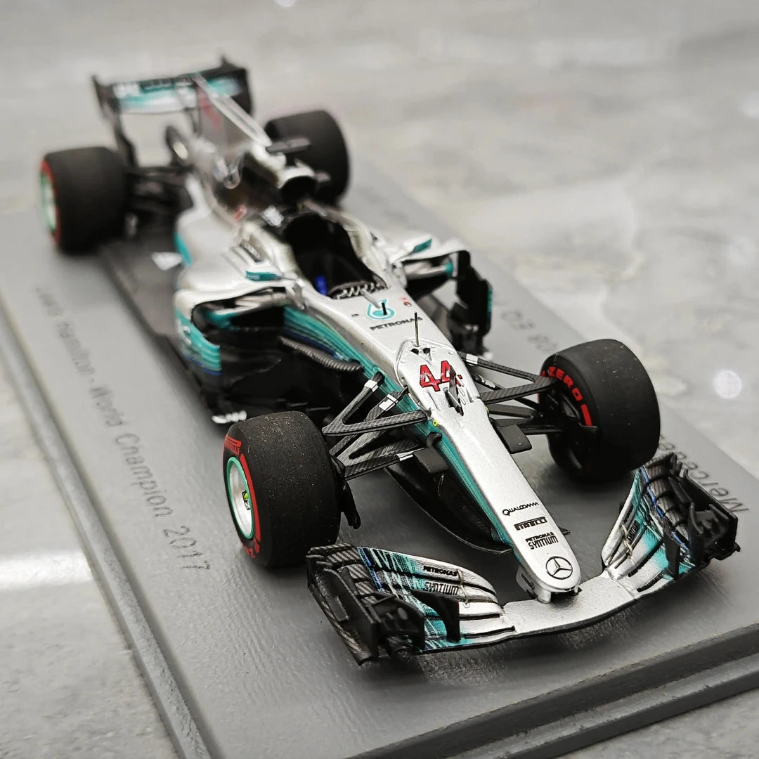 1:43 Mercedes-AMG 2017 F1 W08 #44 Mexican GP Lewis Hamilton F1 model car by Spark - view 10