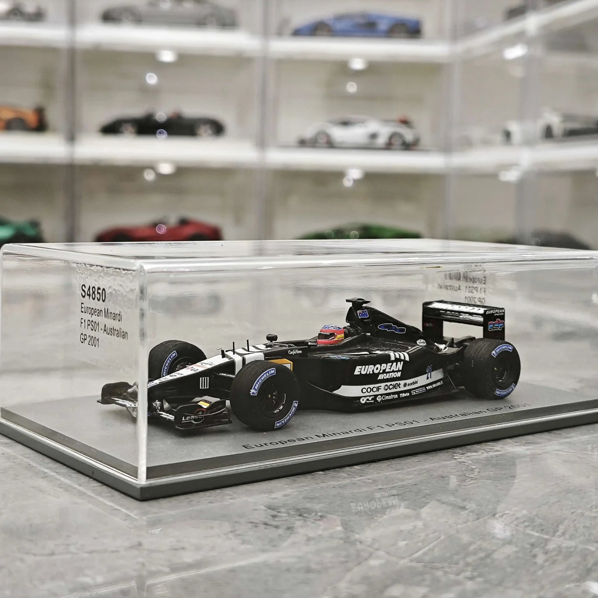 1:43 ميناردي 2001 PS01 #21 أسترالي GP فرناندو ألونسو F1 سيارة موديل من الراتنج من Spark - عرض 12