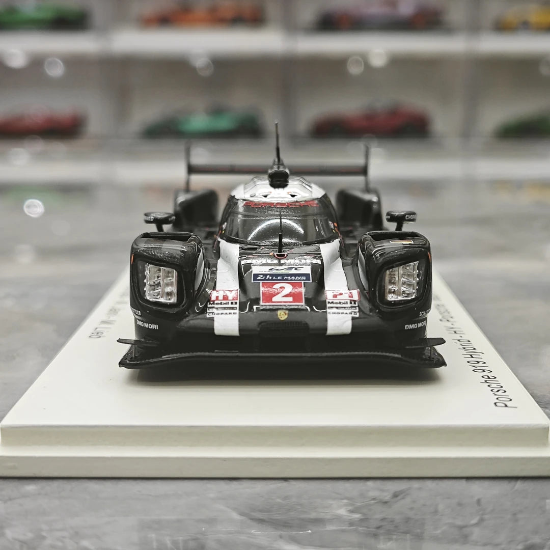 1:43 Porsche 2016 919 Hybrid #2 Winner 24h Le Mans model car by Spark - view 1