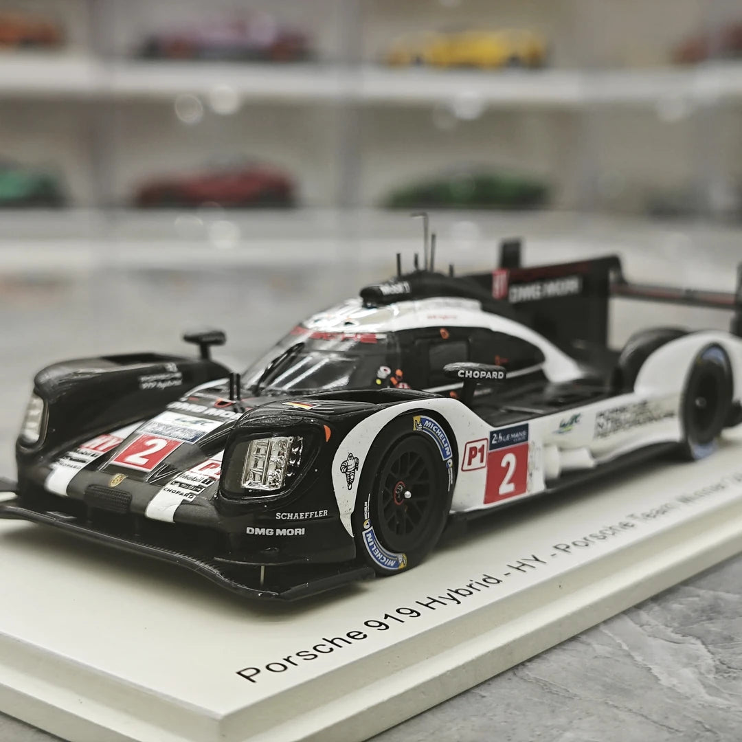 1:43 Porsche 2016 919 Hybrid #2 Winner 24h Le Mans model car by Spark - view 3