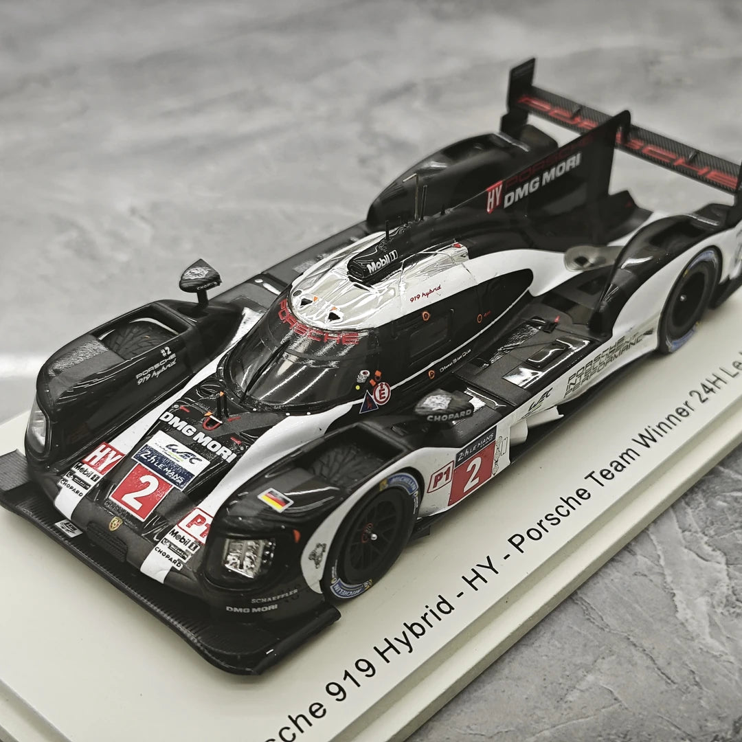 1:43 Porsche 2016 919 Hybrid #2 Winner 24h Le Mans model car by Spark - view 4