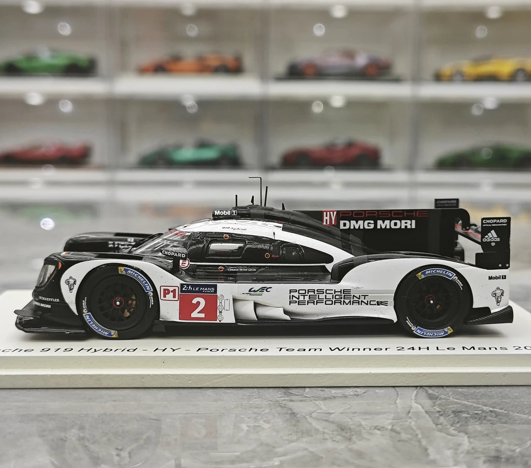 1:43 Porsche 2016 919 Hybrid #2 Winner 24h Le Mans model car by Spark - view 5