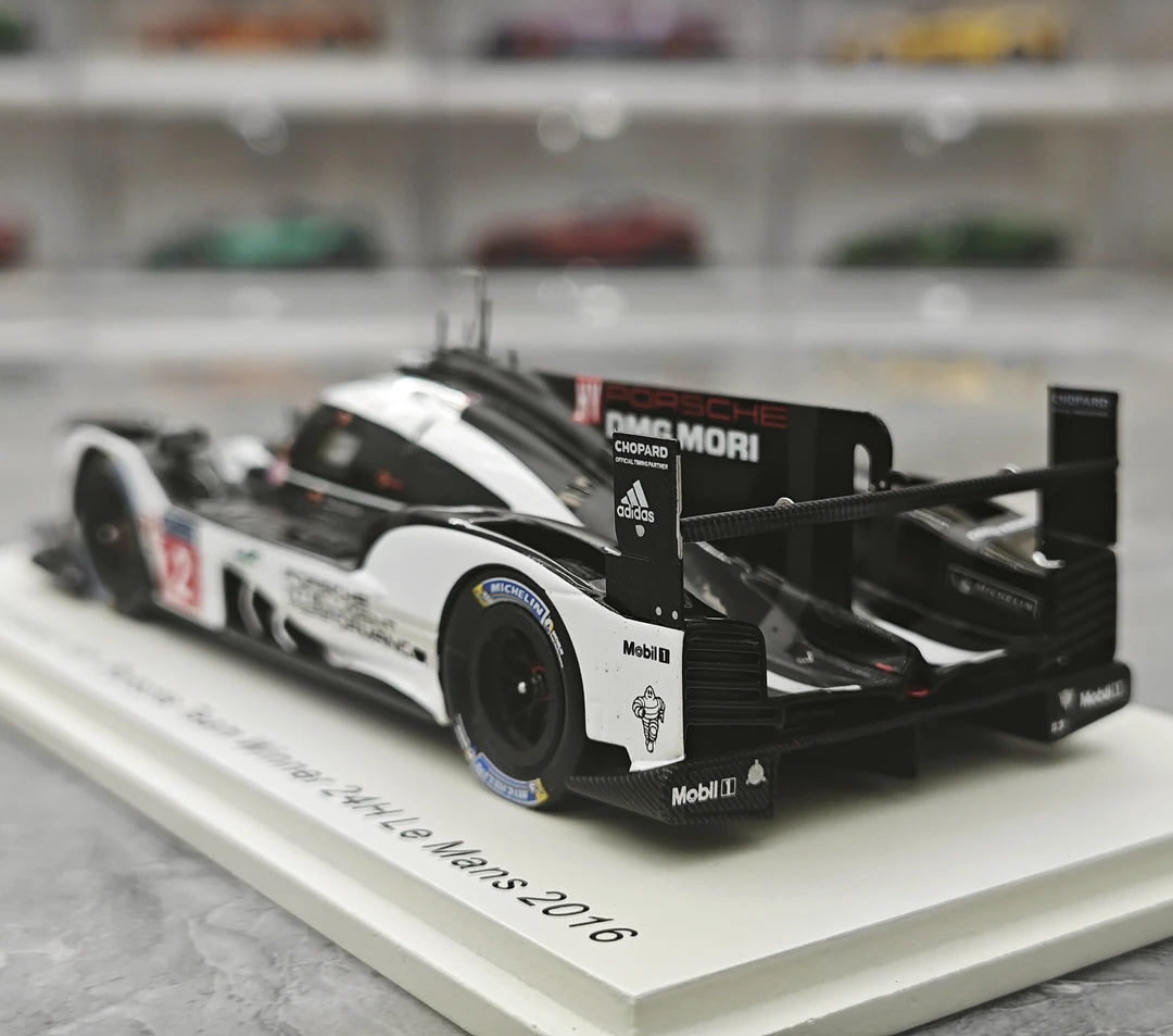 1:43 Porsche 2016 919 Hybrid #2 Winner 24h Le Mans model car by Spark - view 6