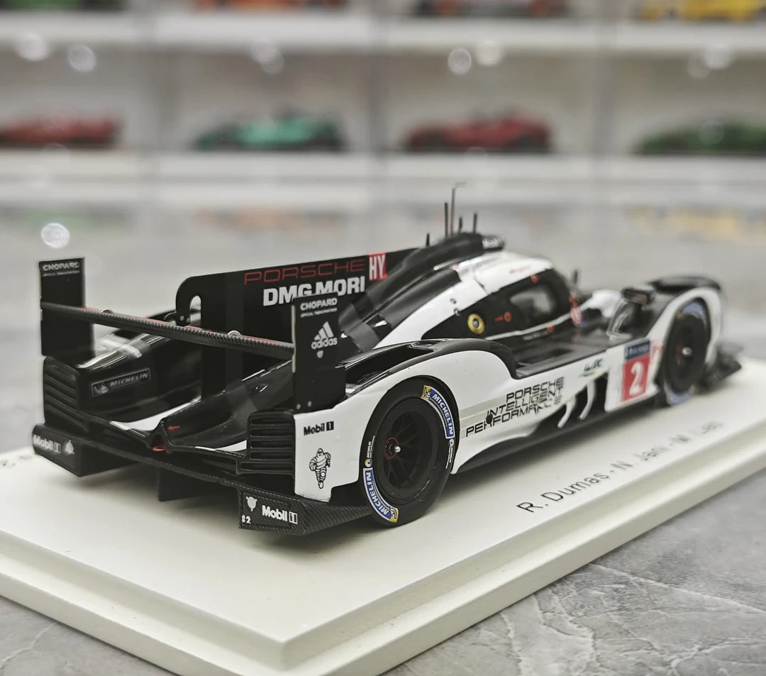 1:43 Porsche 2016 919 Hybrid #2 Winner 24h Le Mans model car by Spark - view 8