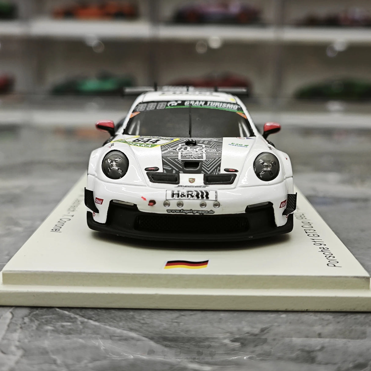 1:43 Porsche 2025 911 GT3 Cup 992 #644 Max Kruse Racing 24h Nürburgringin malliauto Spark - näytä 1