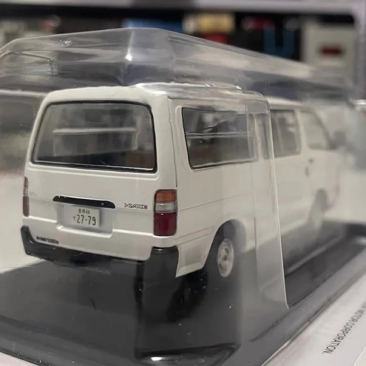 Spark Toyota 1993 Hiace H100 White 1:43 – Collectible Resin Model Resin