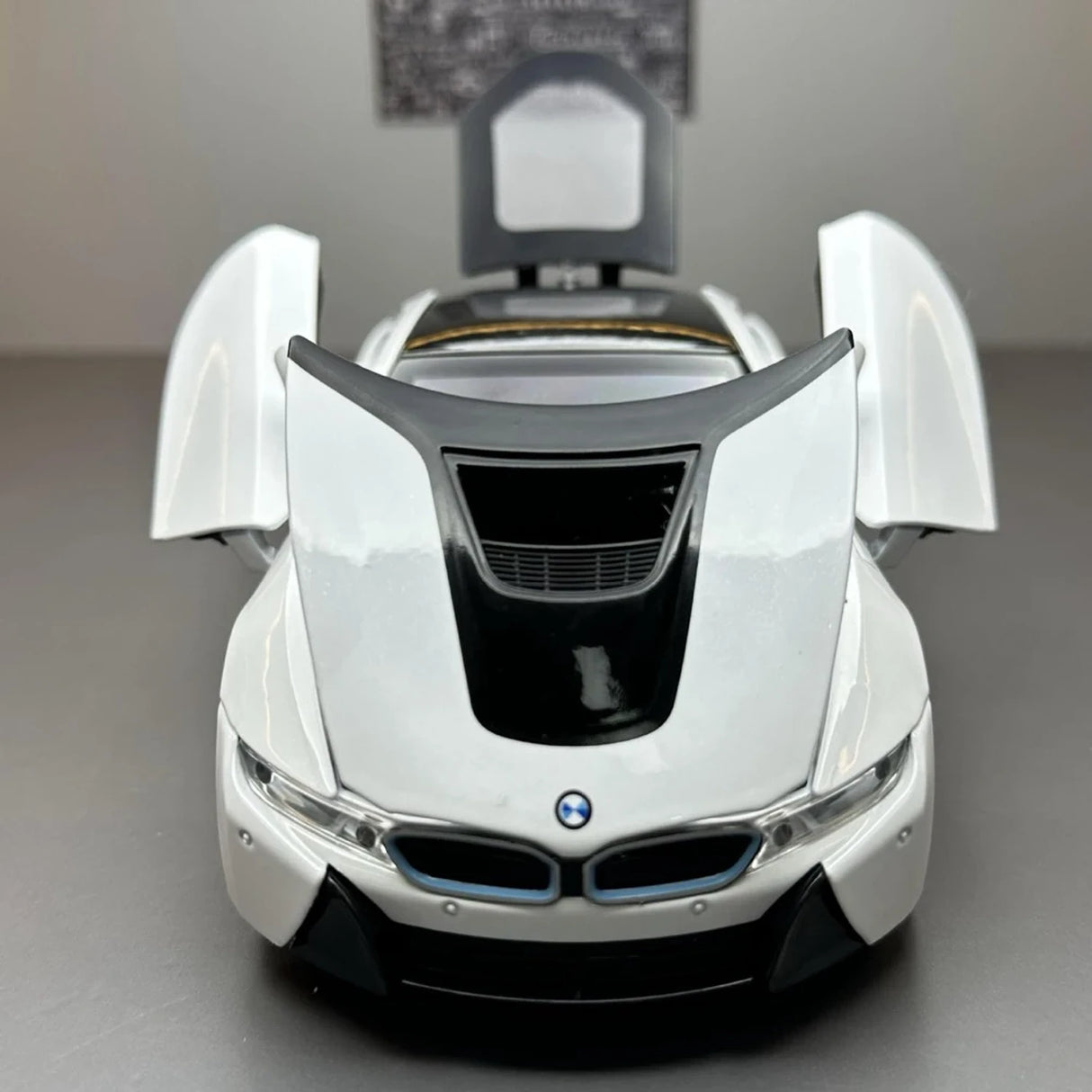 BMW 2013 I12 i8 White 1:22 – Diecast Display Model Die-Cast