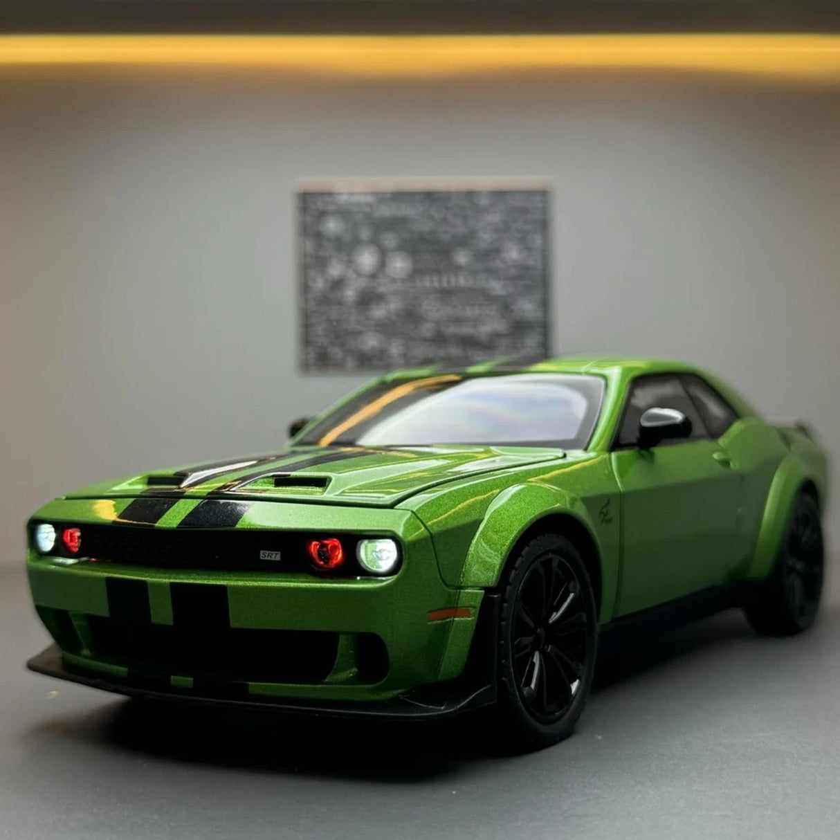 Dodge 2018 Challenger SRT Hellcat Green 1:22 – Diecast Display Model Die-Cast