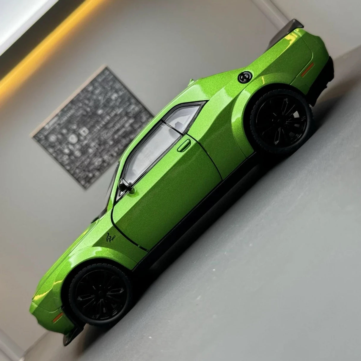 Dodge 2018 Challenger SRT Hellcat Green 1:22 – Diecast Display Model Die-Cast