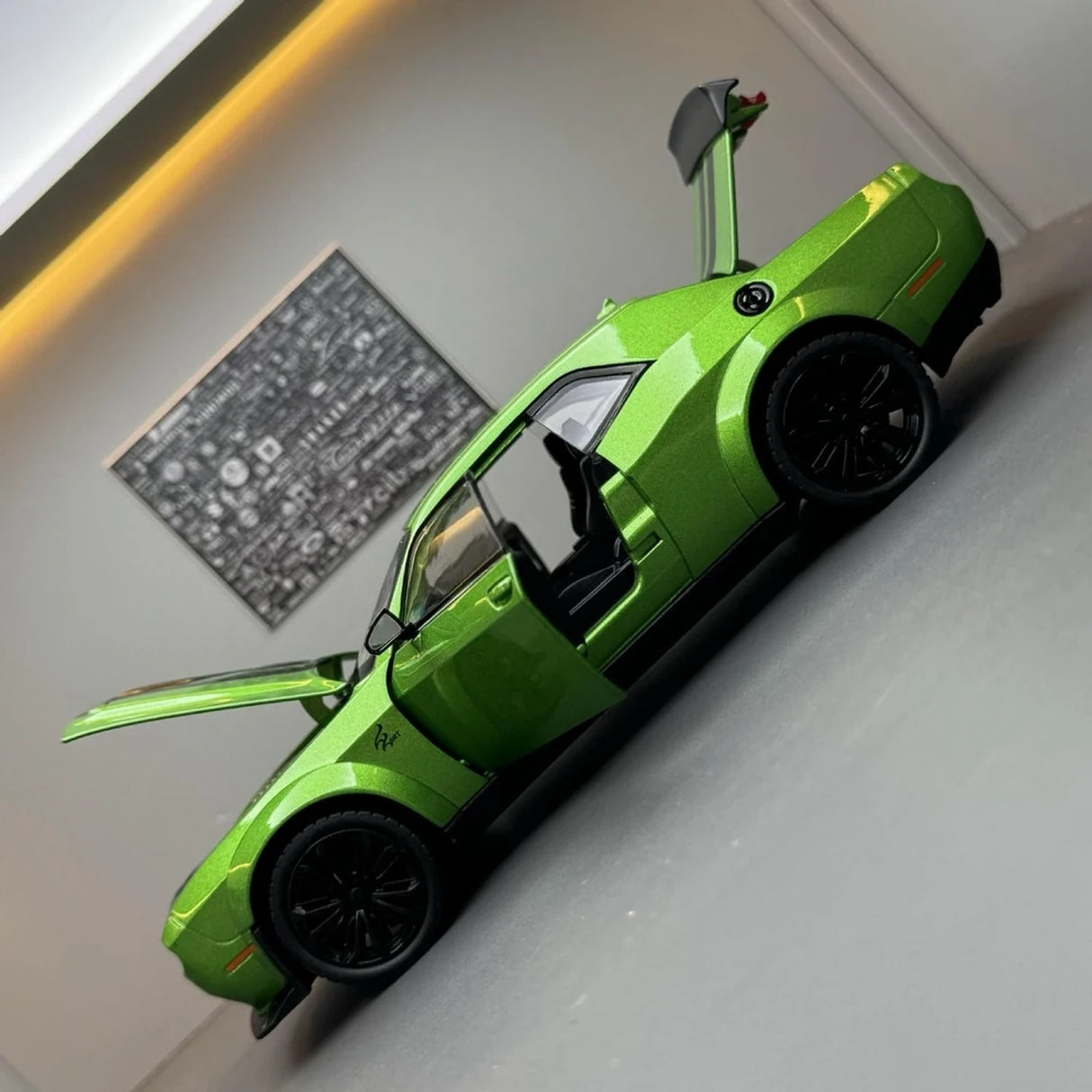 Dodge 2018 Challenger SRT Hellcat Green 1:22 – Diecast Display Model Die-Cast
