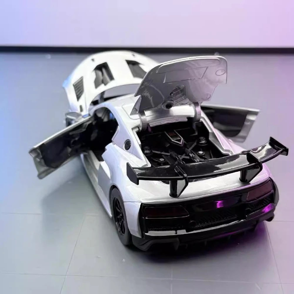 Audi 2019 R8 LMS GT2 Silver 1:24 – Valuvalettu näyttömalli