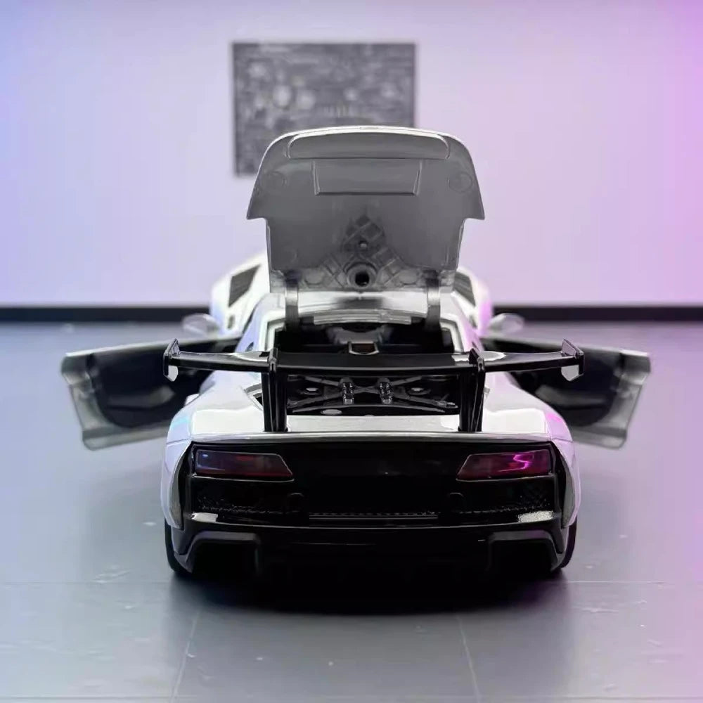 Audi 2019 R8 LMS GT2 Silver 1:24 – Valuvalettu näyttömalli