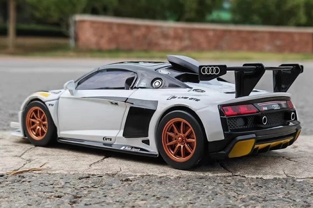 Audi 2020 R8 LMS GT2 White 1:24 – Diecast Display Model Die-Cast