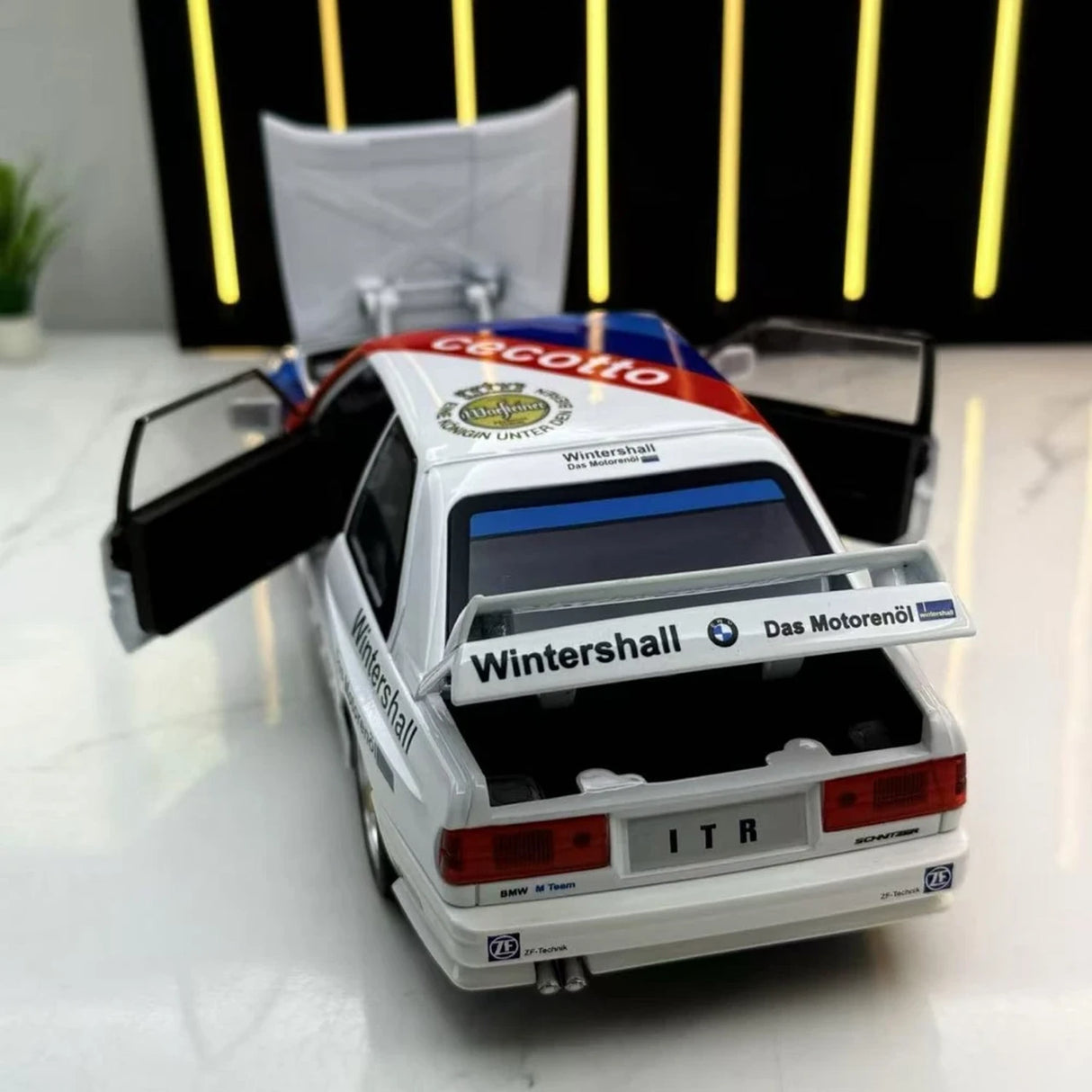 BMW 1988 E30 M3 #3 DTM 1:24 model wyświetlacza odlewanego – widok 8