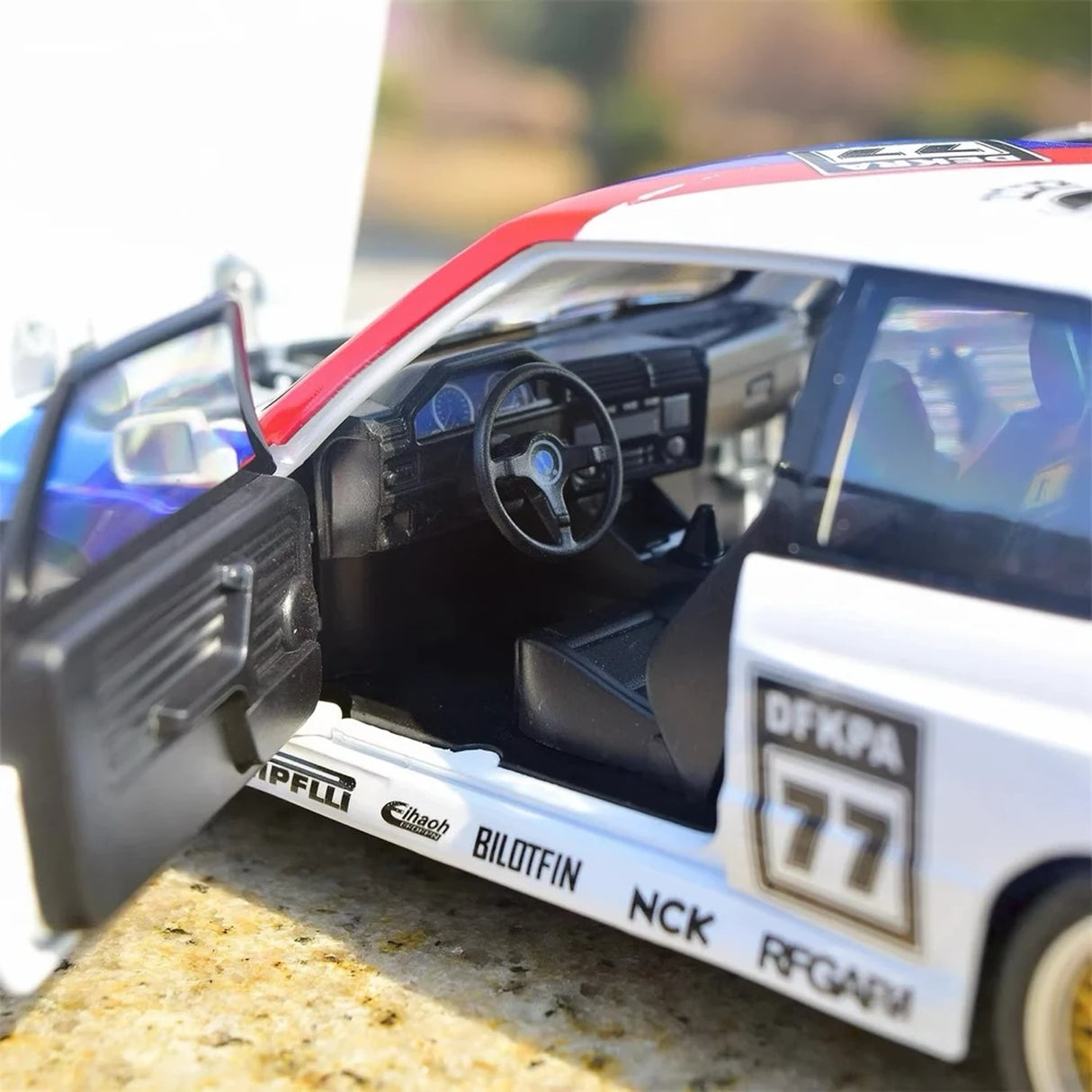 BMW 1988 E30 M3 #77 DTM 1:24 model wyświetlacza odlewanego – widok 14