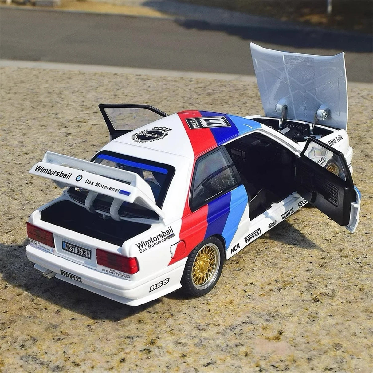 BMW 1988 E30 M3 #77 DTM 1:24 model wyświetlacza odlewanego – widok 7
