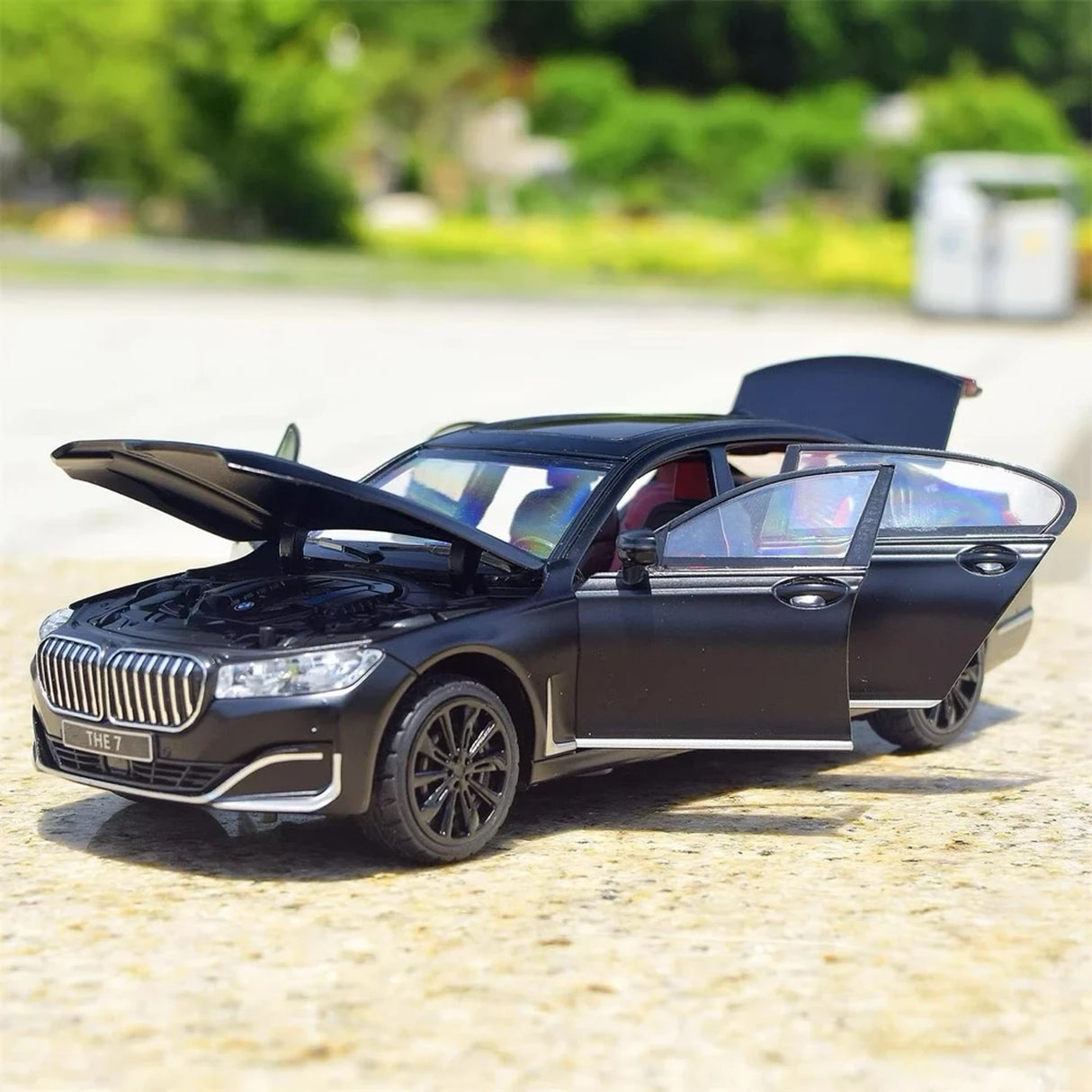 BMW 2019 G12 760Li Black 1:24 – model wyświetlacza odlewany z odlewu