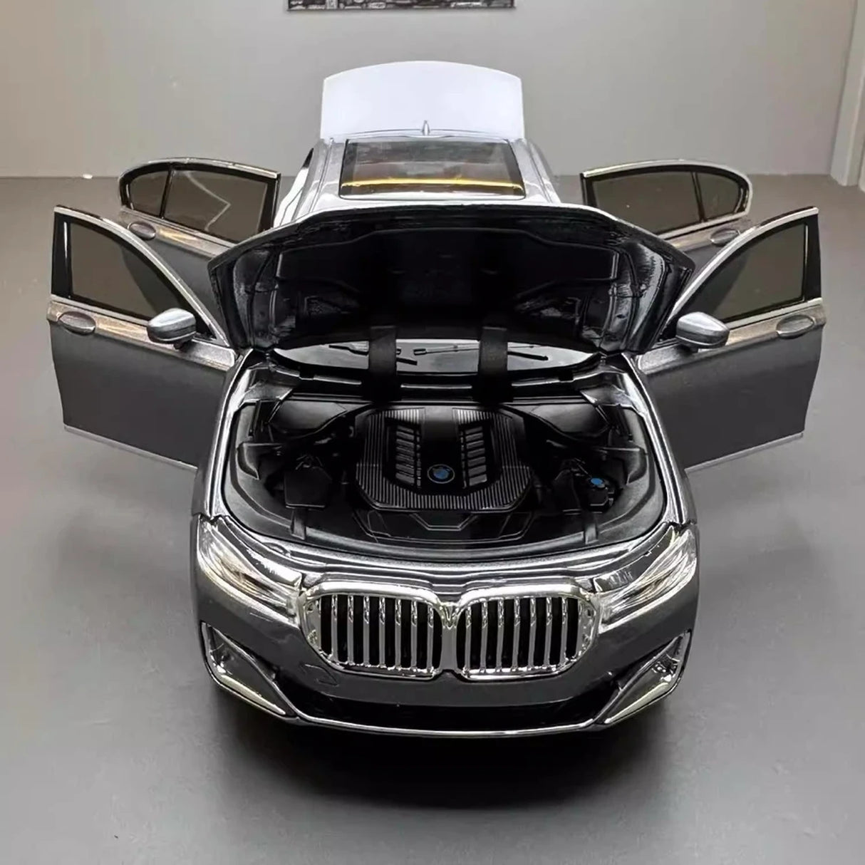 BMW 2019 G12 760Li Gray 1:24 – Model wyświetlacza odlewanego