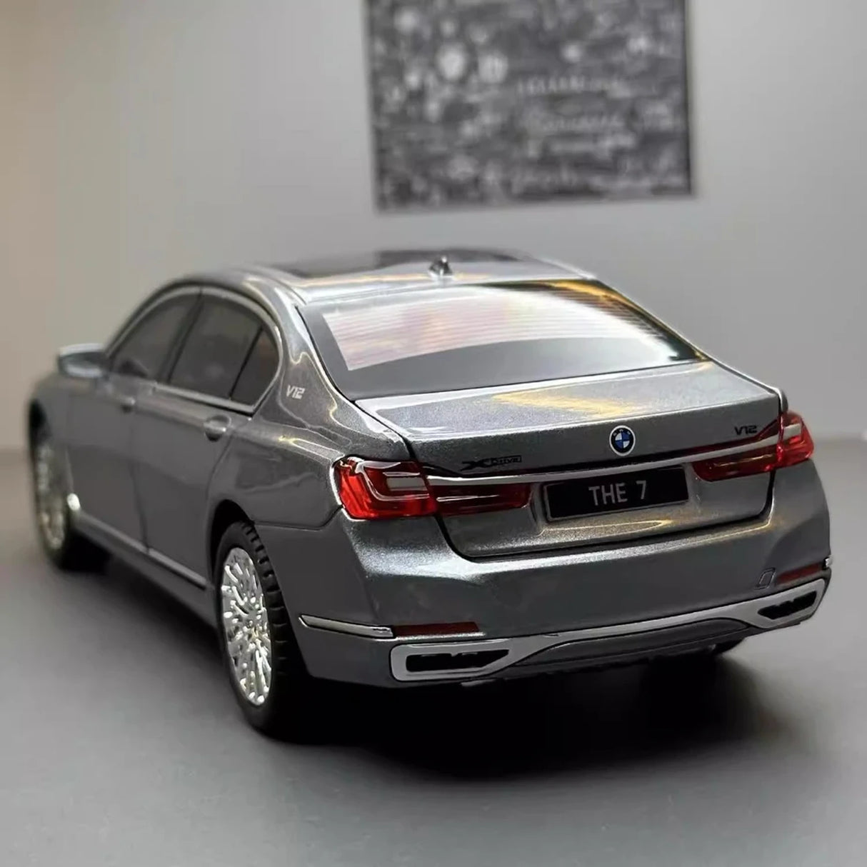 BMW 2019 G12 760Li Gray 1:24 – Model wyświetlacza odlewanego