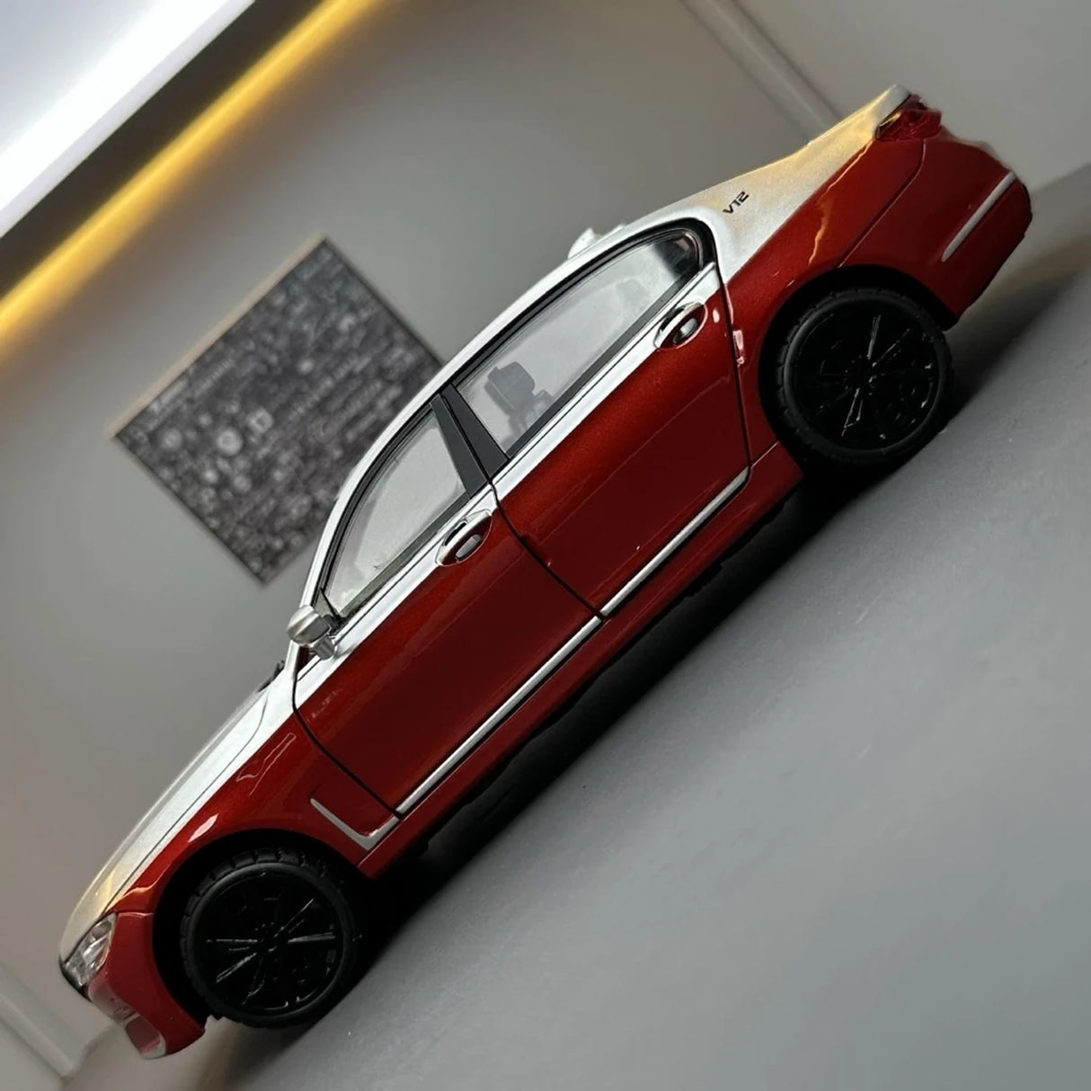 BMW 2019 G12 760Li Red 1:24 – model wyświetlacza odlewanego