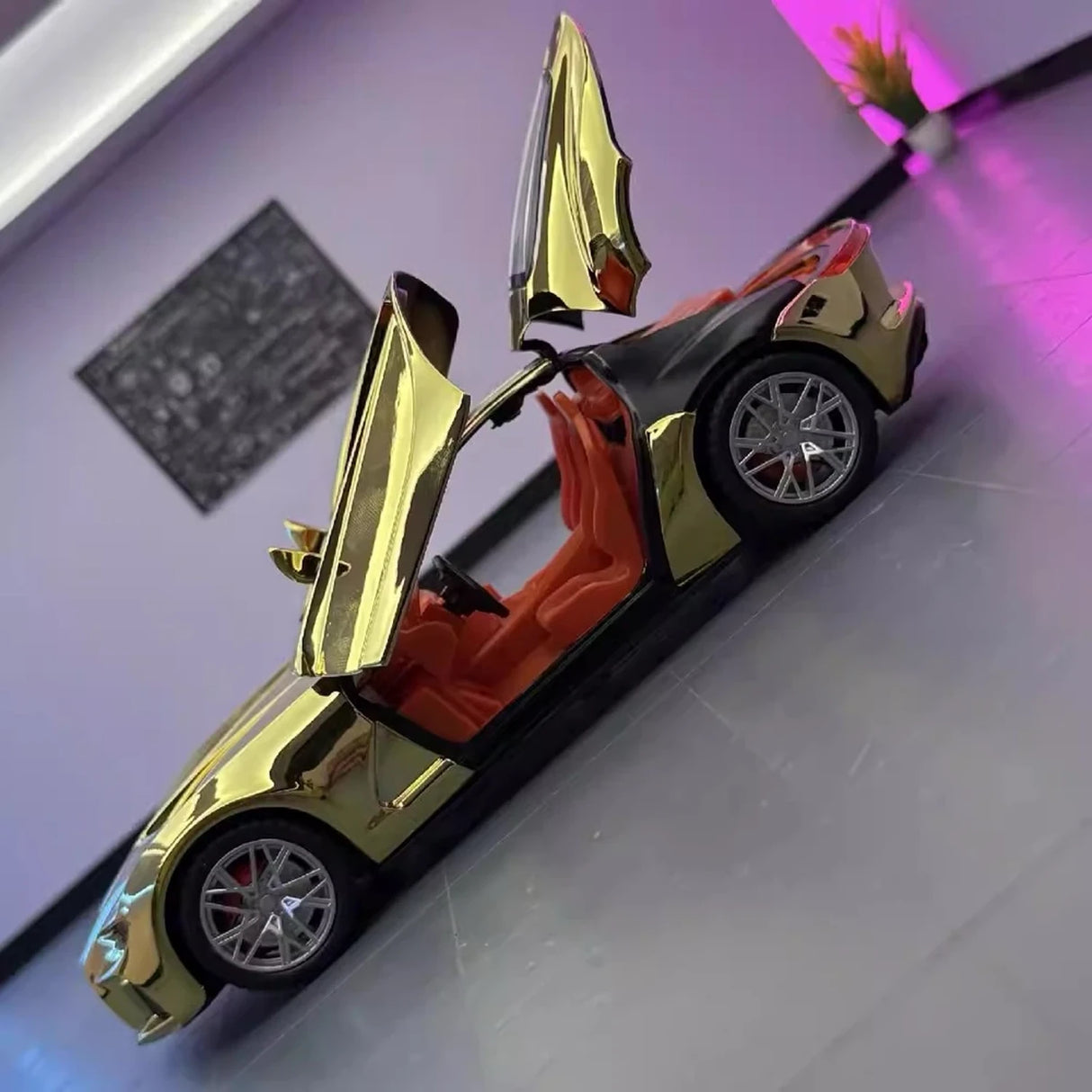 Bugatti 2024 Tourbillon Gold 1:24 – Valuvalettu näyttömalli