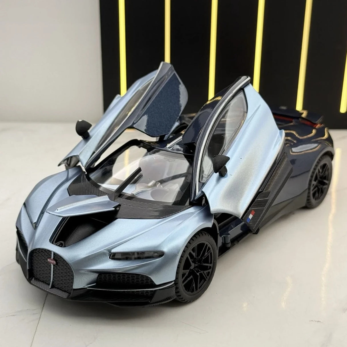 Bugatti 2024 Tourbillon Ice Blue 1:24 – Valuvalettu näyttömalli